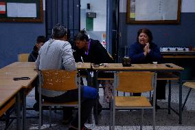 Displaced Lebanese Take Refuge In A Public School - Bikfaya