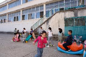 Displaced Lebanese Take Refuge In A Public School - Bikfaya