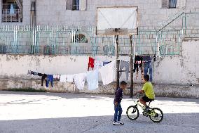 Displaced Lebanese Take Refuge In A Public School - Bikfaya