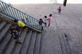 Displaced Lebanese Take Refuge In A Public School - Bikfaya