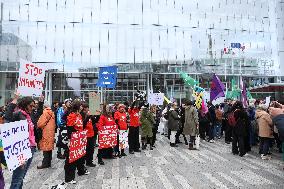 Rally in front of the court against sexual violence - Paris