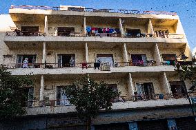 Lebanese military attempts to evacuate displaced people from a Beirut building