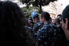 Lebanese military attempts to evacuate displaced people from a Beirut building