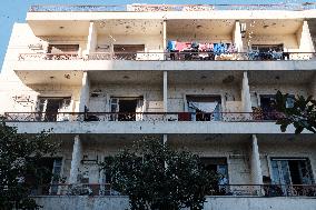 Lebanese military attempts to evacuate displaced people from a Beirut building