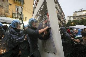 Protesters And Police Clash As G7 Security Summit - Naples