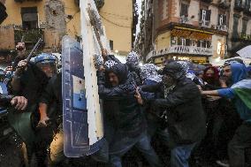 Protesters And Police Clash As G7 Security Summit - Naples