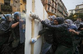 Protesters And Police Clash As G7 Security Summit - Naples