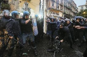 Protesters And Police Clash As G7 Security Summit - Naples