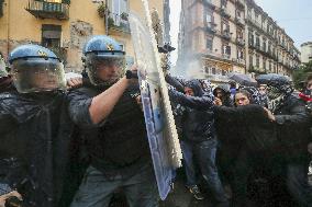 Protesters And Police Clash As G7 Security Summit - Naples