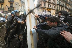 Protesters And Police Clash As G7 Security Summit - Naples