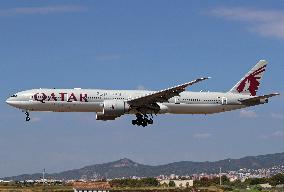 Diverse aircraft landing