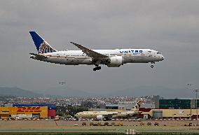 Diverse aircraft landing