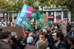 Several Hundred Demonstrators In Paris To Pay Tribute To Cyclist Paul Varry