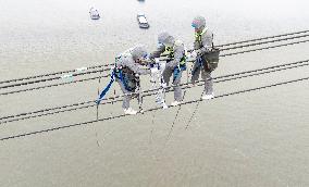 A UHV Trans-Yangtze River Transmission Line Maintenance