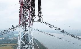 A UHV Trans-Yangtze River Transmission Line Maintenance