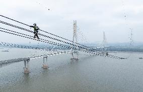 A UHV Trans-Yangtze River Transmission Line Maintenance