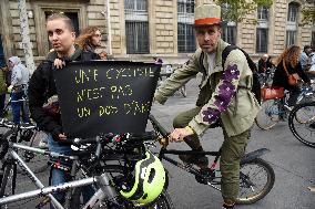 Rally In Tribute To The Killed Cyclist - Paris