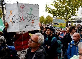 Rally In Tribute To The Killed Cyclist - Paris