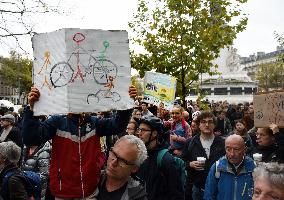 Rally In Tribute To The Killed Cyclist - Paris