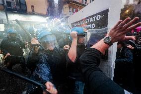 Clashes during a demo for Palestine in Naples - Italy