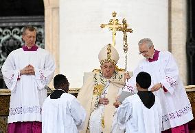 Pope Francis Leads Canonization Mass - Vatican