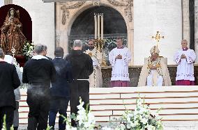 Pope Francis Leads Canonization Mass - Vatican