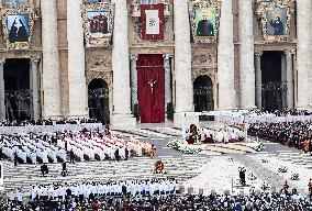 Pope Francis Leads Canonization Mass - Vatican