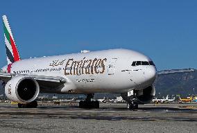 Emirates Boeing 777 preparing to take off from Barcelona Airport