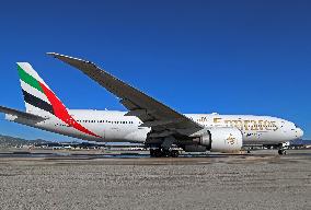 Emirates Boeing 777 preparing to take off from Barcelona Airport