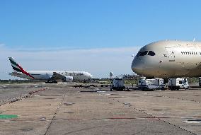 Emirates Boeing 777 preparing to take off from Barcelona Airport