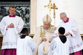 Pope Francis Leads Canonization Ceremony