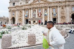 Pope Francis Leads Canonization Ceremony