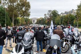 Demonstration of bikers against the passage of the ring road at 50 km/h - Paris