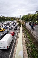 Demonstration of bikers against the passage of the ring road at 50 km/h - Paris