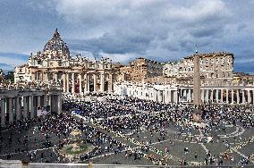 Pope Francis Leads Canonization Mass - Vatican