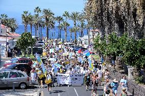 Hundreds Protest Over-Tourism - Tenerife