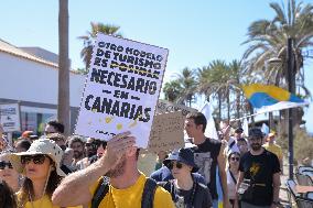 Hundreds Protest Over-Tourism - Tenerife