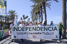 Hundreds Protest Over-Tourism - Tenerife