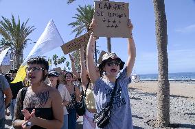 Hundreds Protest Over-Tourism - Tenerife