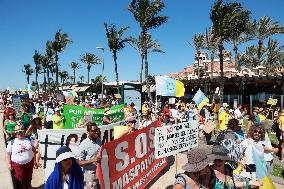 Hundreds Protest Over-Tourism - Tenerife