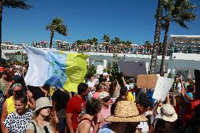 Hundreds Protest Over-Tourism - Tenerife