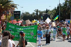 Hundreds Protest Over-Tourism - Tenerife