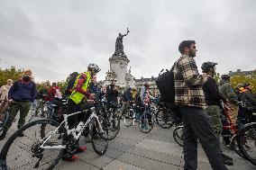 Gathering Of Cyclists In Paris In Tribute To Paul