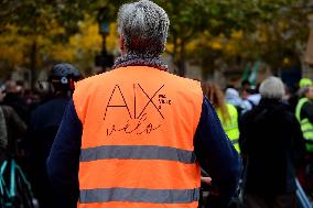 Gathering Of Cyclists In Paris In Tribute To Paul