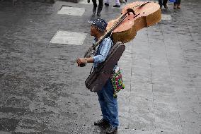 Daily Life In Mexico City