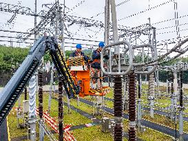 500 kV Longwangshan Substation Maintenance in Nanjing