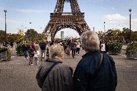 The Iena Bridge In Paris Becomes Pedestrianised