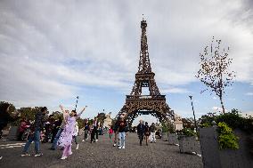 The Iena Bridge In Paris Becomes Pedestrianised