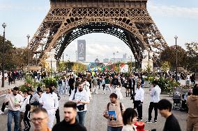 The Iena Bridge In Paris Becomes Pedestrianised