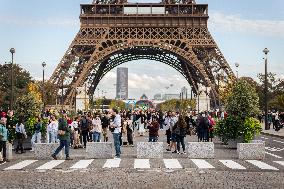 The Iena Bridge In Paris Becomes Pedestrianised